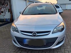 Silber Gebraucht 2015 Opel Astra Kombi | 3.300 € (Etwas zu teuer)