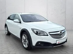 Weiß Gebraucht 2015 Opel Insignia Country Tourer S Kombi | 10.990 €