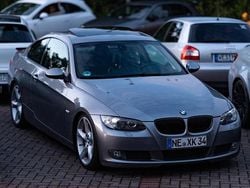 Grau Gebraucht 2009 BMW 330 Coupé | 6.900 € (Etwas zu teuer)
