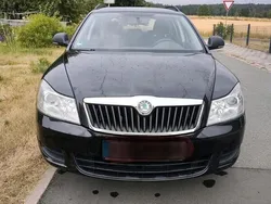 Schwarz Gebraucht 2010 Skoda Octavia Ambiente Kombi | 2.000 € (Superpreis)
