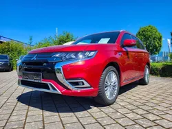 Dynamikrot Gebraucht 2020 Mitsubishi Outlander P-HEV Plus SUV | 22.500 € (Fairer Preis)
