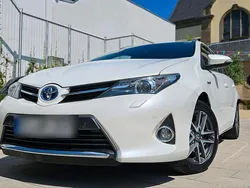 Weiß Gebraucht 2014 Toyota Auris Touring Sports Life+ Kombi | 13.990 €