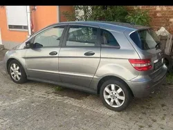 Silber Gebraucht 2008 Mercedes B180 Van / Kleinbus | 2.800 € (Teuer)