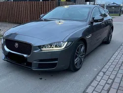 Grau Gebraucht 2016 Jaguar XE Prestige Limousine | 11.000 € (Etwas zu teuer)