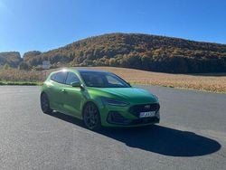 Grün Gebraucht 2023 Ford Focus ST Limousine | 27.999 € (Guter Preis)