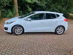 Weiß Gebraucht 2016 Kia Ceed DREAM-TEAM Edition Limousine | 5.970 € (Fairer Preis)
