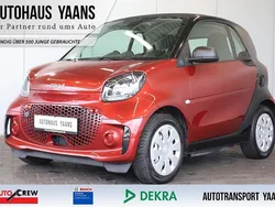 Rot Gebraucht 2021 Smart ForTwo Electric Drive Coupé | 7.889 € (Guter Preis)