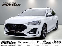 Weiß Gebraucht 2024 Ford Focus ST-Line X Limousine | 23.580 € (Etwas zu teuer)