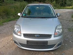Silber Gebraucht 2008 Ford Fiesta Kleinwagen | 2.750 € (Etwas zu teuer)