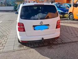 Weiß Gebraucht 2010 VW Touran Van / Kleinbus | 5.000 € (Guter Preis)