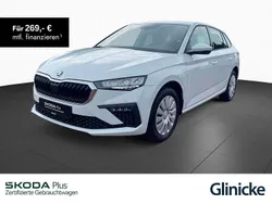 Weiß Gebraucht 2024 Skoda Scala Essence Kleinwagen | 19.633 € (Fairer Preis)