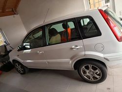 Weiß Gebraucht 2012 Ford Fusion Kleinwagen | 4.200 € (Fairer Preis)