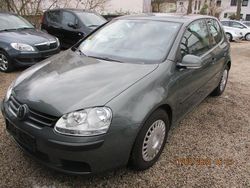 Grün Gebraucht 2005 VW Golf Trendline Limousine | 2.950 € (Fairer Preis)