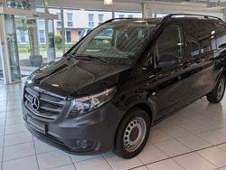 Obsidianschwarz Gebraucht 2022 Mercedes Vito Van / Kleinbus | 27.790 € (Fairer Preis)