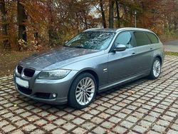 Grau Gebraucht 2012 BMW 320 Kombi | 6.000 € (Fairer Preis)
