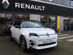 Perlmuttweiß metallic, black Gebraucht 2025 Renault R5 Komfort Kleinwagen | 30.600 €