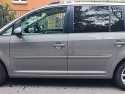 Grau Gebraucht 2009 VW Touran Freestyle Van / Kleinbus | 3.900 € (Guter Preis)