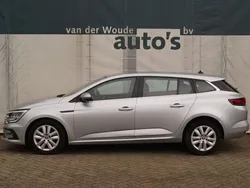 Grau Gebraucht 2023 Renault Mégane IV Equilibre Kombi | 16.015 € (Superpreis)