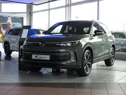 Cipressinogrün metallic Neu 2025 VW Tiguan Goal SUV | 51.900 € (Etwas zu teuer)