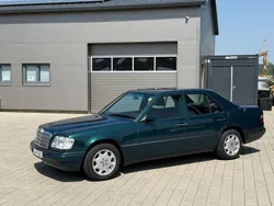 Grün Gebraucht 1994 Mercedes E200 Limousine | 12.500 €