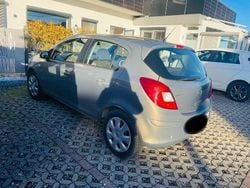 Grau Gebraucht 2011 Opel Corsa Selection Limousine | 2.200 € (Guter Preis)