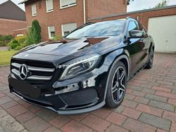 Schwarz Gebraucht 2015 Mercedes GLA200 AMG line SUV | 16.700 € (Fairer Preis)