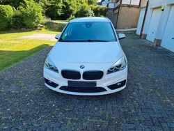 Weiß Gebraucht 2017 BMW 218 Gran Tourer Advantage Van / Kleinbus | 9.700 € (Guter Preis)