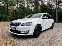 Weiß Gebraucht 2015 Skoda Octavia Ambition Kombi | 8.200 €