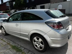 Silber Gebraucht 2006 Opel Astra GTC Coupé | 1.400 €
