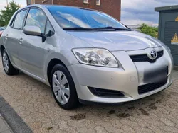Silber Gebraucht 2009 Toyota Auris Limousine | 4.300 € (Guter Preis)