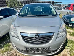 Silber Gebraucht 2012 Opel Meriva Van / Kleinbus | 2.700 €
