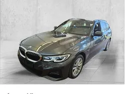 Grau Gebraucht 2022 BMW 320e M Sport Kombi | 27.490 € (Superpreis)