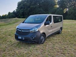 Grau Gebraucht 2015 Opel Vivaro Van | 15.900 €