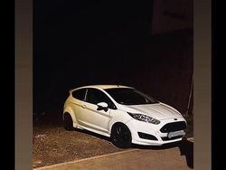 Weiß Gebraucht 2014 Ford Fiesta Kleinwagen | 7.500 € (Teuer)