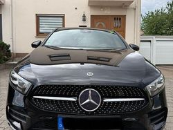 Schwarz Gebraucht 2018 Mercedes A200 AMG line Limousine | 21.900 € (Fairer Preis)