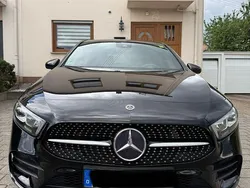 Schwarz Gebraucht 2018 Mercedes A200 AMG line Limousine | 22.100 € (Fairer Preis)