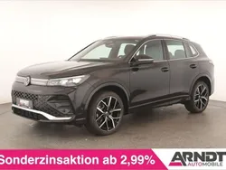 Deep black perleffekt Gebraucht 2024 VW Tiguan R-line SUV | 47.784 € (Superpreis)