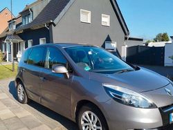 Grau Gebraucht 2013 Renault Scénic III Van / Kleinbus | 6.990 € (Etwas zu teuer)