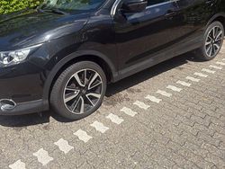 Schwarz Gebraucht 2015 Nissan Qashqai 360º SUV | 8.200 € (Fairer Preis)