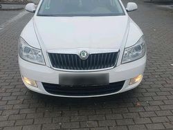 Weiß Gebraucht 2009 Skoda Octavia Kombi | 2.999 € (Guter Preis)