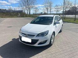 Weiß Gebraucht 2016 Opel Astra Sport Kombi | 6.700 € (Fairer Preis)