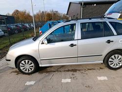 Schwarz Gebraucht 2005 Skoda 105 Limousine | 2.650 €