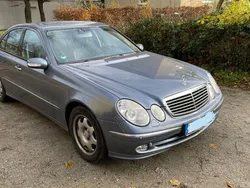 Blau Gebraucht 2003 Mercedes E240 Avantgarde Limousine | 7.777 € (Fairer Preis)