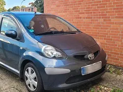 Grau Gebraucht 2009 Toyota Aygo Kleinwagen | 2.600 €