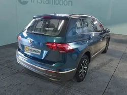 Blau Gebraucht 2024 VW Tiguan Life SUV | 37.950 € (Fairer Preis)