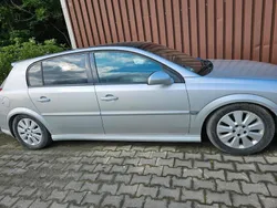 Silber Gebraucht 2004 Opel Signum Kombi | 1.650 €