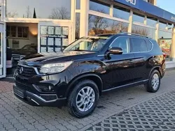 Schwarz Gebraucht 2019 Ssangyong Rexton Crystal SUV | 25.790 € (Fairer Preis)
