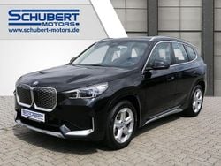 Schwarz Neu 2025 BMW iX1 Performance SUV | 52.945 € (Guter Preis)