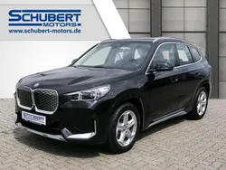 Schwarz Neu 2025 BMW iX1 Performance SUV | 53.374 € (Guter Preis)