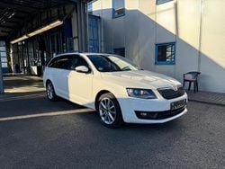Weiß Gebraucht 2013 Skoda Octavia Elegance Kombi | 7.000 € (Fairer Preis)
